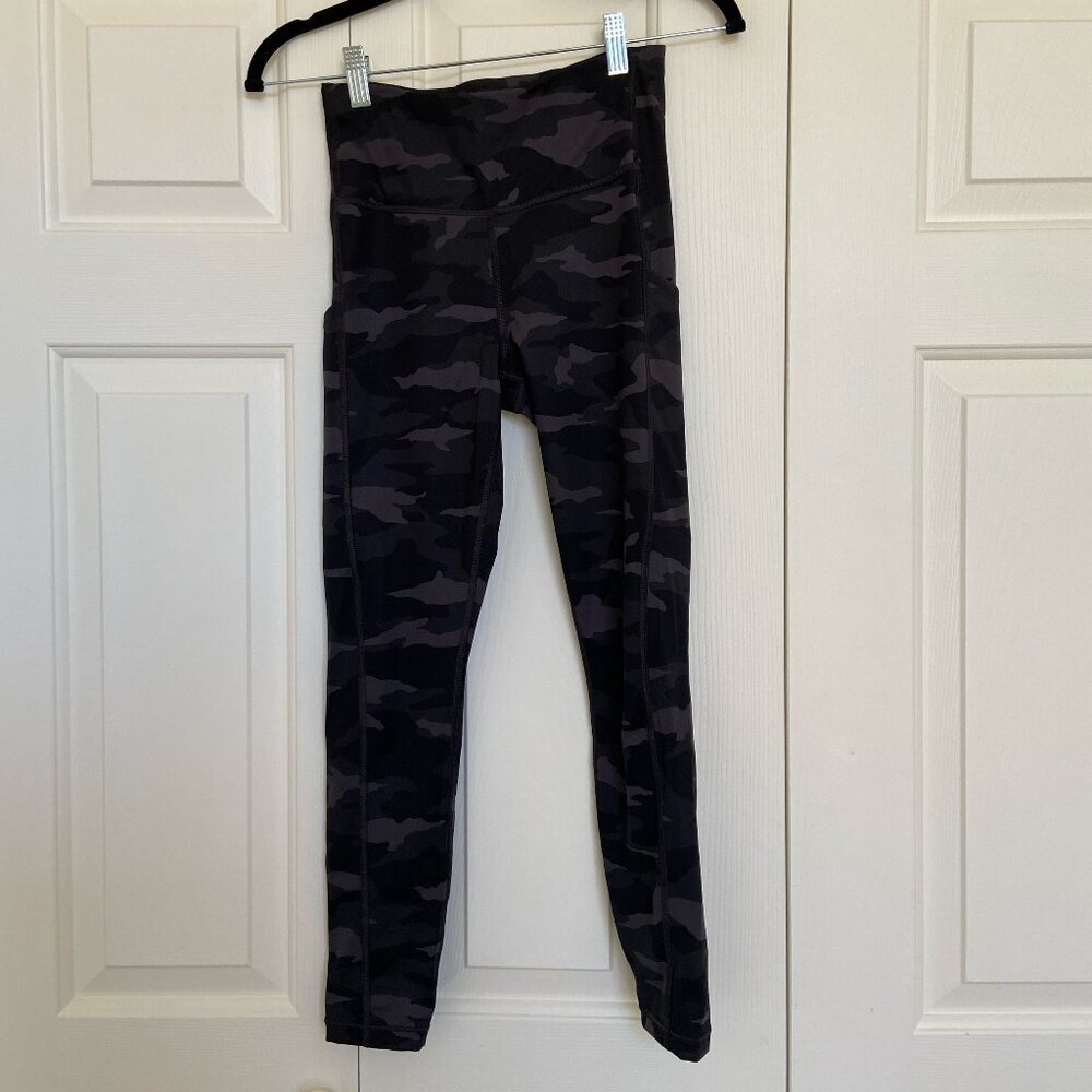 Athleta Ultimate Camo 7/8 legging Size XS